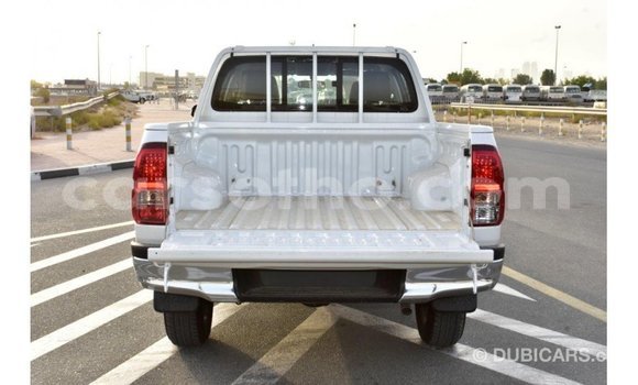 Acheter Import Voiture Toyota Hilux Blanc à Import - Dubai, Maseru Acheter Import Voiture Toyota Hilux Blanc à Import - Dubai, Maseru