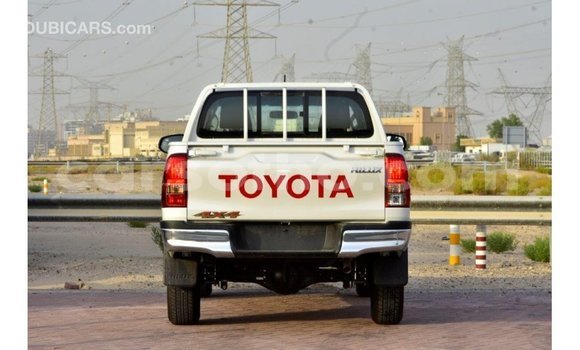 Acheter Import Voiture Toyota Hilux Blanc à Import - Dubai, Maseru Acheter Import Voiture Toyota Hilux Blanc à Import - Dubai, Maseru