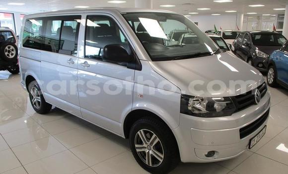 Sayi Na hannu Volkswagen Caravelle Silver Mota in Mokhotlong a Berea Sayi Na hannu Volkswagen Caravelle Silver Mota in Mokhotlong a Berea