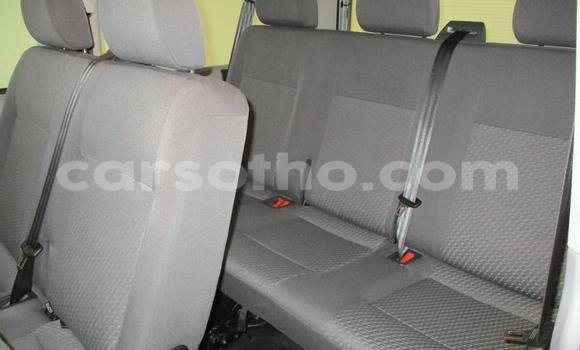 Sayi Na hannu Volkswagen Caravelle Silver Mota in Mokhotlong a Berea Sayi Na hannu Volkswagen Caravelle Silver Mota in Mokhotlong a Berea