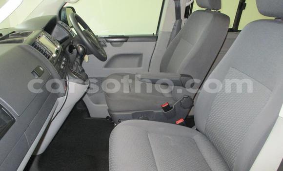 Sayi Na hannu Volkswagen Caravelle Silver Mota in Mokhotlong a Berea Sayi Na hannu Volkswagen Caravelle Silver Mota in Mokhotlong a Berea