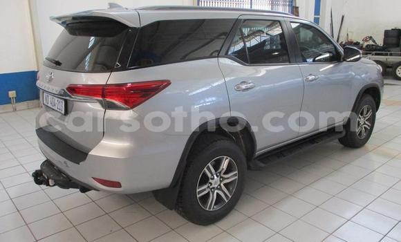 Sayi Na hannu Toyota Fortuner Silver Mota in Maseru a Maseru Sayi Na hannu Toyota Fortuner Silver Mota in Maseru a Maseru