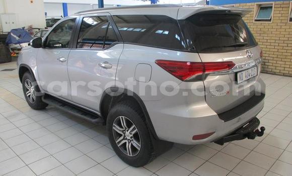 Sayi Na hannu Toyota Fortuner Silver Mota in Maseru a Maseru Sayi Na hannu Toyota Fortuner Silver Mota in Maseru a Maseru