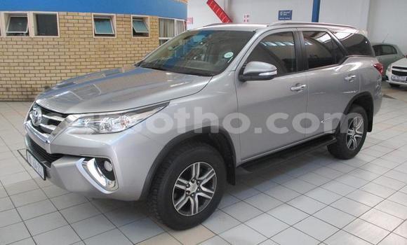 Sayi Na hannu Toyota Fortuner Silver Mota in Maseru a Maseru Sayi Na hannu Toyota Fortuner Silver Mota in Maseru a Maseru