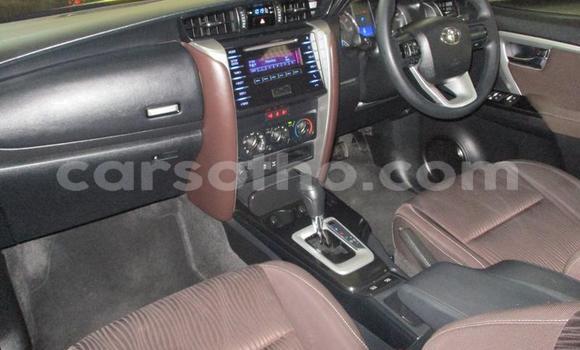 Sayi Na hannu Toyota Fortuner Silver Mota in Maseru a Maseru Sayi Na hannu Toyota Fortuner Silver Mota in Maseru a Maseru