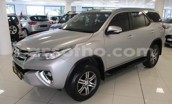 Sayi Na hannu Toyota Fortuner Silver Mota in Maseru a Maseru Sayi Na hannu Toyota Fortuner Silver Mota in Maseru a Maseru