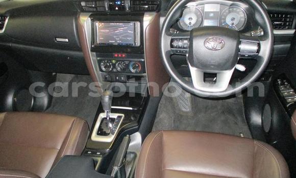 Sayi Na hannu Toyota Fortuner Silver Mota in Maseru a Maseru Sayi Na hannu Toyota Fortuner Silver Mota in Maseru a Maseru