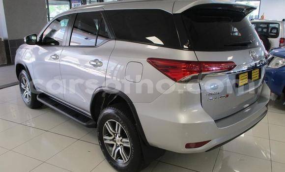 Sayi Na hannu Toyota Fortuner Silver Mota in Maseru a Maseru Sayi Na hannu Toyota Fortuner Silver Mota in Maseru a Maseru