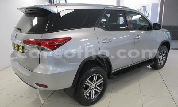 Sayi Na hannu Toyota Fortuner Silver Mota in Maseru a Maseru Sayi Na hannu Toyota Fortuner Silver Mota in Maseru a Maseru