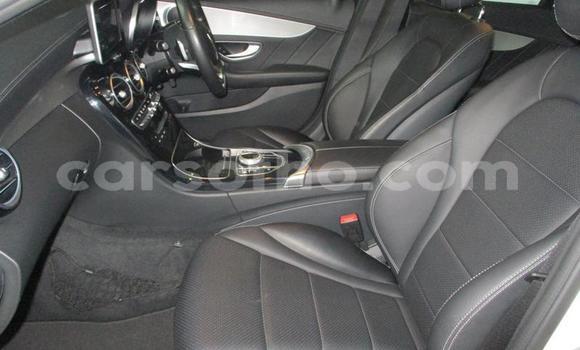 Sayi Na hannu Mercedes-Benz C–Class White Mota in Maseru a Maseru Sayi Na hannu Mercedes-Benz C–Class White Mota in Maseru a Maseru
