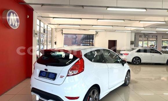 اشتري مستعمل Ford Focus ST White سيارة في Maseru في Maseru اشتري مستعمل Ford Focus ST White سيارة في Maseru في Maseru