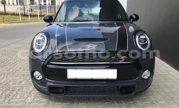 Sayi Na hannu Mini Cooper Black Mota in Roma a Maseru Sayi Na hannu Mini Cooper Black Mota in Roma a Maseru