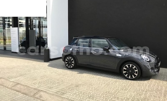 Sayi Na hannu Mini Cooper Black Mota in Roma a Maseru Sayi Na hannu Mini Cooper Black Mota in Roma a Maseru