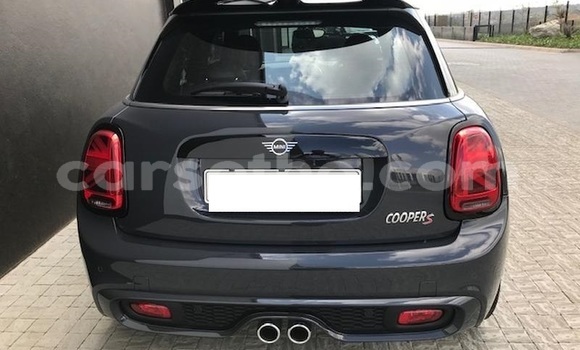 Sayi Na hannu Mini Cooper Black Mota in Roma a Maseru Sayi Na hannu Mini Cooper Black Mota in Roma a Maseru