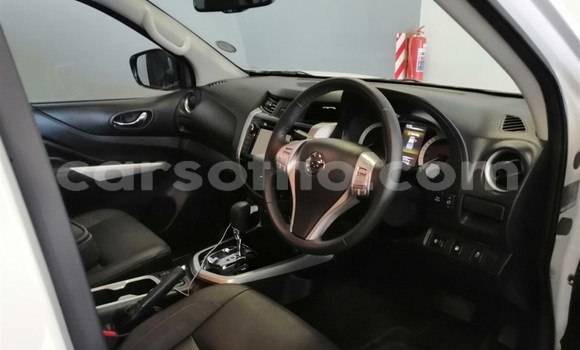 Sayi Na hannu Nissan Navara White Mota in Maputsoa a Leribe Sayi Na hannu Nissan Navara White Mota in Maputsoa a Leribe