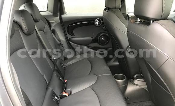 Sayi Na hannu Mini Cooper Black Mota in Roma a Maseru Sayi Na hannu Mini Cooper Black Mota in Roma a Maseru