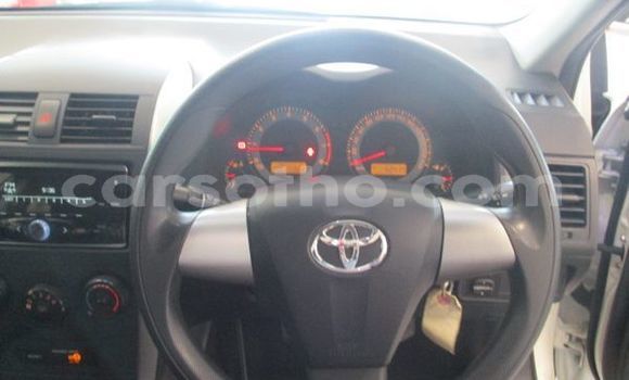 Sayi Na hannu Toyota Corolla White Mota in Butha Buthe a Butha-Buthe Sayi Na hannu Toyota Corolla White Mota in Butha Buthe a Butha-Buthe
