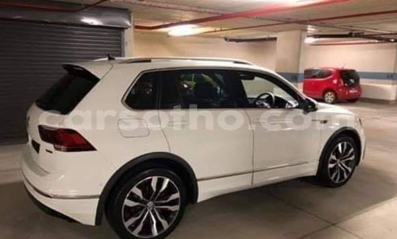 Sayi Na hannu Volkswagen Tiguan White Mota in Butha–Buthe a Thaba-Tseka Sayi Na hannu Volkswagen Tiguan White Mota in Butha–Buthe a Thaba-Tseka