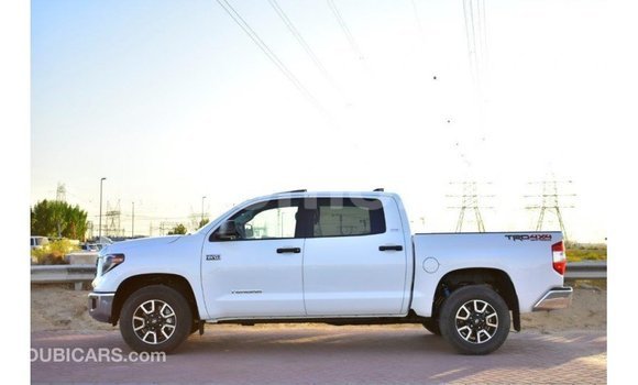 Acheter Import Voiture Toyota Tundra Blanc à Import - Dubai, Maseru Acheter Import Voiture Toyota Tundra Blanc à Import - Dubai, Maseru