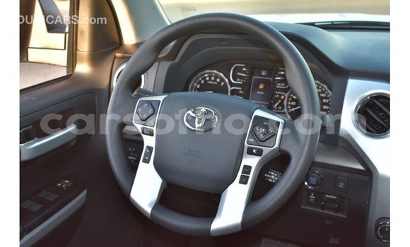 Acheter Import Voiture Toyota Tundra Blanc à Import - Dubai, Maseru Acheter Import Voiture Toyota Tundra Blanc à Import - Dubai, Maseru