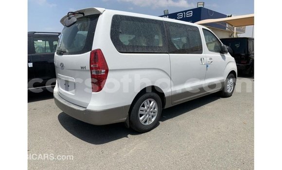 Sayi Imported Hyundai Accent White Mota in Import - Dubai a Maseru Sayi Imported Hyundai Accent White Mota in Import - Dubai a Maseru