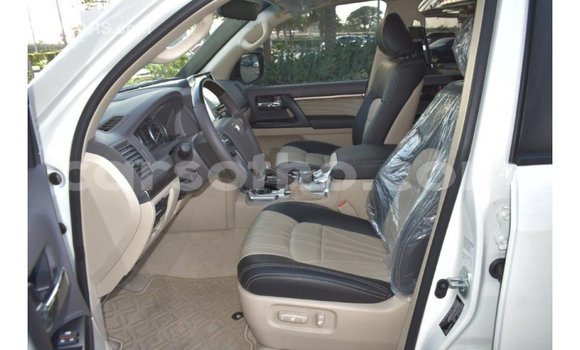 Acheter Import Voiture Toyota Land Cruiser Blanc à Import - Dubai, Maseru Acheter Import Voiture Toyota Land Cruiser Blanc à Import - Dubai, Maseru