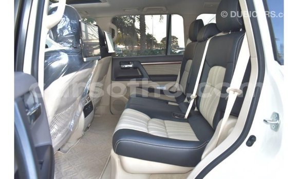 Acheter Import Voiture Toyota Land Cruiser Blanc à Import - Dubai, Maseru Acheter Import Voiture Toyota Land Cruiser Blanc à Import - Dubai, Maseru