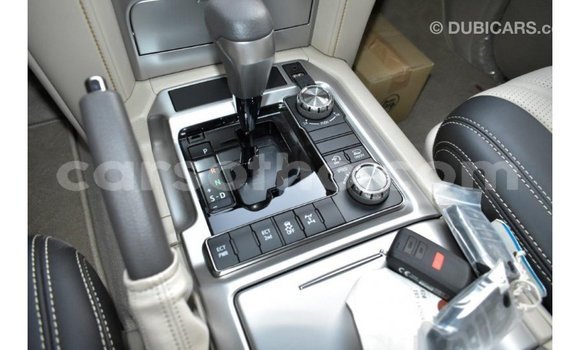Acheter Import Voiture Toyota Land Cruiser Blanc à Import - Dubai, Maseru Acheter Import Voiture Toyota Land Cruiser Blanc à Import - Dubai, Maseru