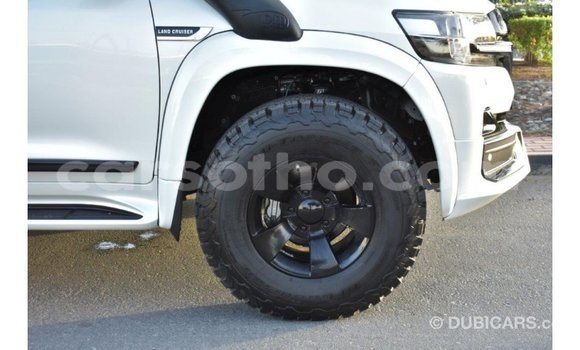 Acheter Import Voiture Toyota Land Cruiser Blanc à Import - Dubai, Maseru Acheter Import Voiture Toyota Land Cruiser Blanc à Import - Dubai, Maseru