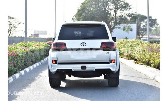 Acheter Import Voiture Toyota Land Cruiser Blanc à Import - Dubai, Maseru Acheter Import Voiture Toyota Land Cruiser Blanc à Import - Dubai, Maseru