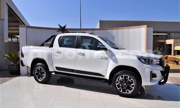 Buy Used Toyota Hilux White Car in Butha–Buthe in Thaba-Tseka Buy Used Toyota Hilux White Car in Butha–Buthe in Thaba-Tseka