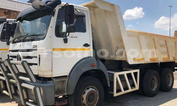 Sayi Na hannu Caterpillar 120 White Babbar mota in Import - Dubai a Maseru Sayi Na hannu Caterpillar 120 White Babbar mota in Import - Dubai a Maseru