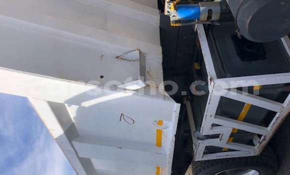 Sayi Na hannu Caterpillar 120 White Babbar mota in Import - Dubai a Maseru Sayi Na hannu Caterpillar 120 White Babbar mota in Import - Dubai a Maseru