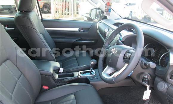 Sayi Na hannu Toyota Hilux White Mota in Maseru a Maseru Sayi Na hannu Toyota Hilux White Mota in Maseru a Maseru