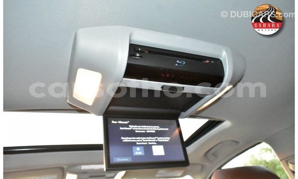 Acheter Import Voiture Toyota Sequoia Blanc à Import - Dubai, Maseru Acheter Import Voiture Toyota Sequoia Blanc à Import - Dubai, Maseru