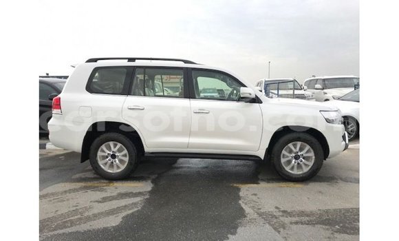 Buy Import Toyota Land Cruiser White Car in Import - Dubai in Maseru Buy Import Toyota Land Cruiser White Car in Import - Dubai in Maseru