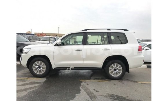 Buy Import Toyota Land Cruiser White Car in Import - Dubai in Maseru Buy Import Toyota Land Cruiser White Car in Import - Dubai in Maseru
