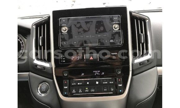Buy Import Toyota Land Cruiser White Car in Import - Dubai in Maseru Buy Import Toyota Land Cruiser White Car in Import - Dubai in Maseru