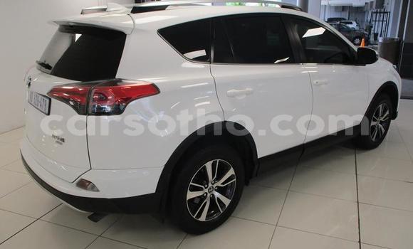 Acheter Occasion Voiture Toyota RAV4 Blanc à Maseru, Maseru Acheter Occasion Voiture Toyota RAV4 Blanc à Maseru, Maseru