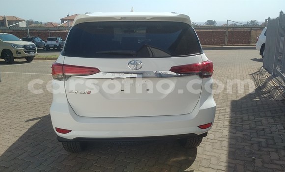 Acheter Occasion Voiture Toyota Fortuner Blanc à Maseru, Maseru Acheter Occasion Voiture Toyota Fortuner Blanc à Maseru, Maseru