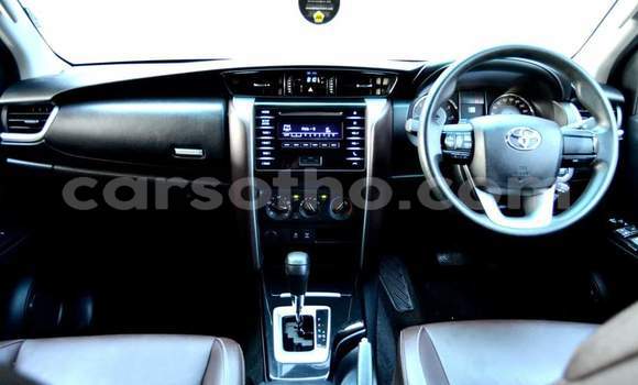 Acheter Occasion Voiture Toyota Fortuner Blanc à Maputsoa, Leribe Acheter Occasion Voiture Toyota Fortuner Blanc à Maputsoa, Leribe