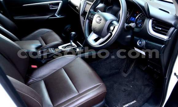 Acheter Occasion Voiture Toyota Fortuner Blanc à Maputsoa, Leribe Acheter Occasion Voiture Toyota Fortuner Blanc à Maputsoa, Leribe