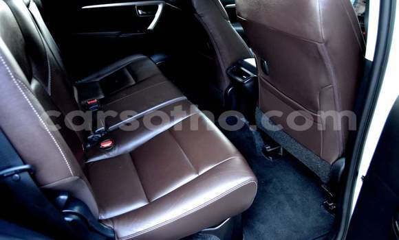 Acheter Occasion Voiture Toyota Fortuner Blanc à Maputsoa, Leribe Acheter Occasion Voiture Toyota Fortuner Blanc à Maputsoa, Leribe