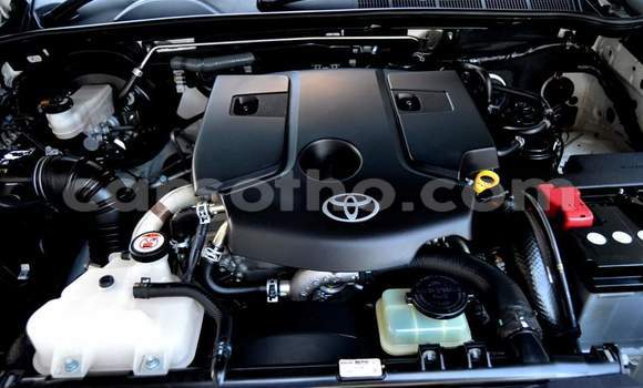 Acheter Occasion Voiture Toyota Fortuner Blanc à Maputsoa, Leribe Acheter Occasion Voiture Toyota Fortuner Blanc à Maputsoa, Leribe