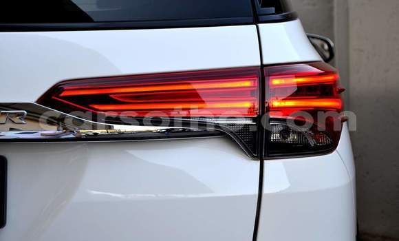 Acheter Occasion Voiture Toyota Fortuner Blanc à Maputsoa, Leribe Acheter Occasion Voiture Toyota Fortuner Blanc à Maputsoa, Leribe