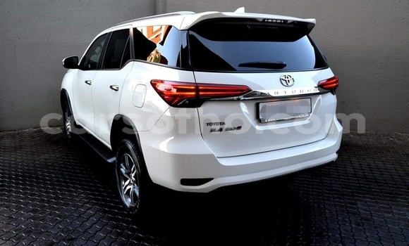 Acheter Occasion Voiture Toyota Fortuner Blanc à Maputsoa, Leribe Acheter Occasion Voiture Toyota Fortuner Blanc à Maputsoa, Leribe
