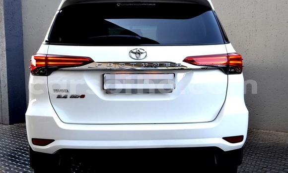 Acheter Occasion Voiture Toyota Fortuner Blanc à Maputsoa, Leribe Acheter Occasion Voiture Toyota Fortuner Blanc à Maputsoa, Leribe