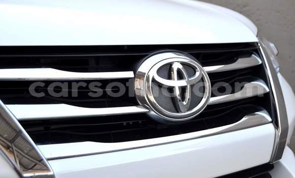 Acheter Occasion Voiture Toyota Fortuner Blanc à Maputsoa, Leribe Acheter Occasion Voiture Toyota Fortuner Blanc à Maputsoa, Leribe