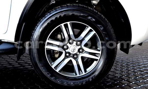 Acheter Occasion Voiture Toyota Fortuner Blanc à Maputsoa, Leribe Acheter Occasion Voiture Toyota Fortuner Blanc à Maputsoa, Leribe