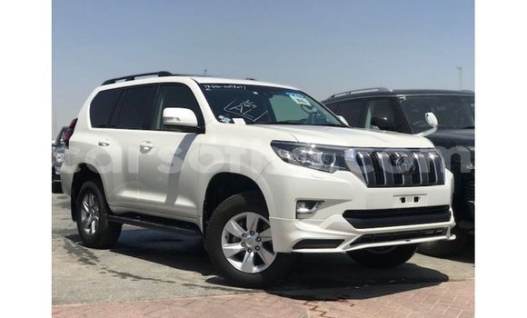 Acheter Import Voiture Toyota Prado Blanc à Import - Dubai, Maseru Acheter Import Voiture Toyota Prado Blanc à Import - Dubai, Maseru
